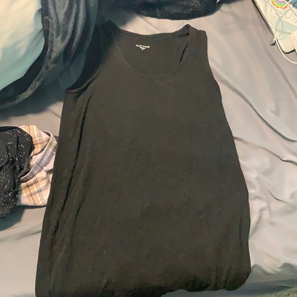 Women’s black flowy tank top
